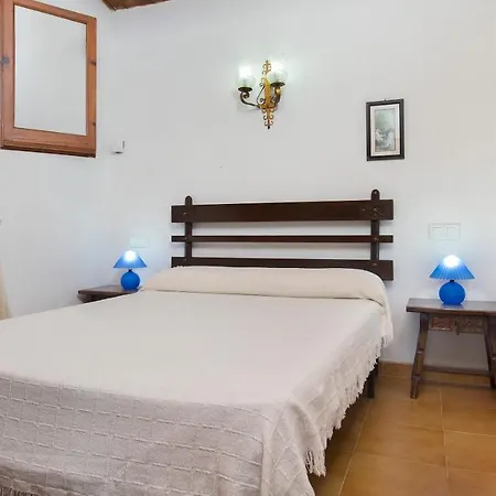 Sleeps 10 *