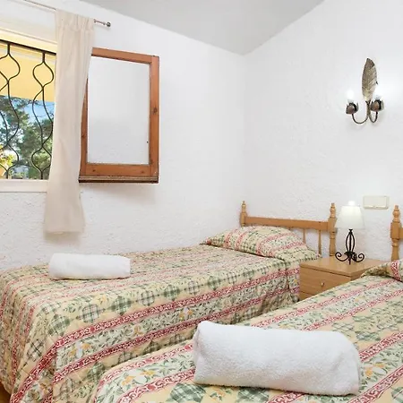 Sleeps 10 *