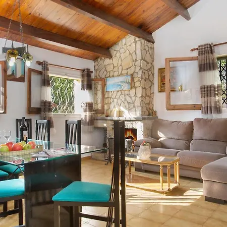 Sleeps 10 Villa *