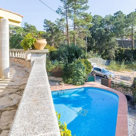 Villa Sleeps 10 *
